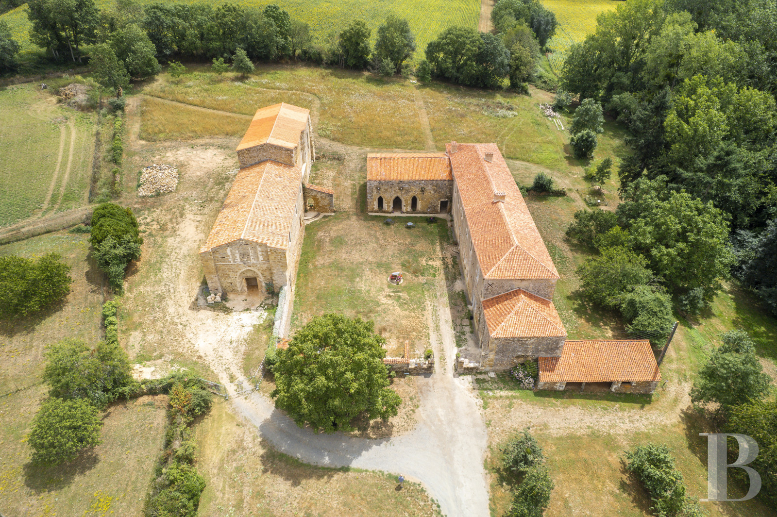 A peaceful stay in a renovated former Cistercian abbey in Vendée, not far from La Roche-sur-Yon - photo  n°41